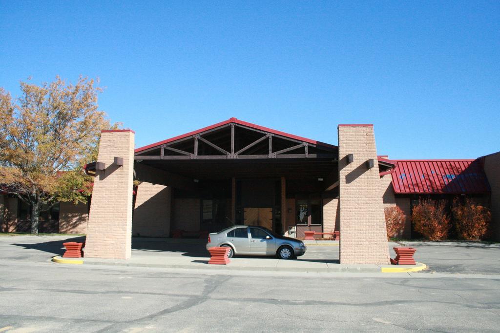 Douglas Inn And Conference Center Exterior photo